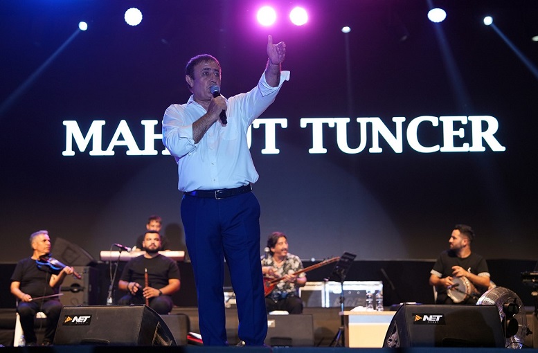 Mahmut Tuncer, Ağustos Fuarı’nda Coşkuyu Zirveye Taşıdı