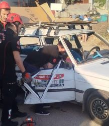 Kahramanmaraş’ta İki Otomobil Çarpıştı: 3 Yaralı
