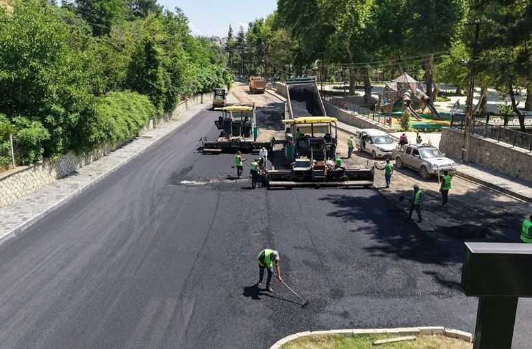 Büyükşehir, Dulkadiroğlu Pınarbaşı Caddesi’nde Asfalt Mesaisine Başladı