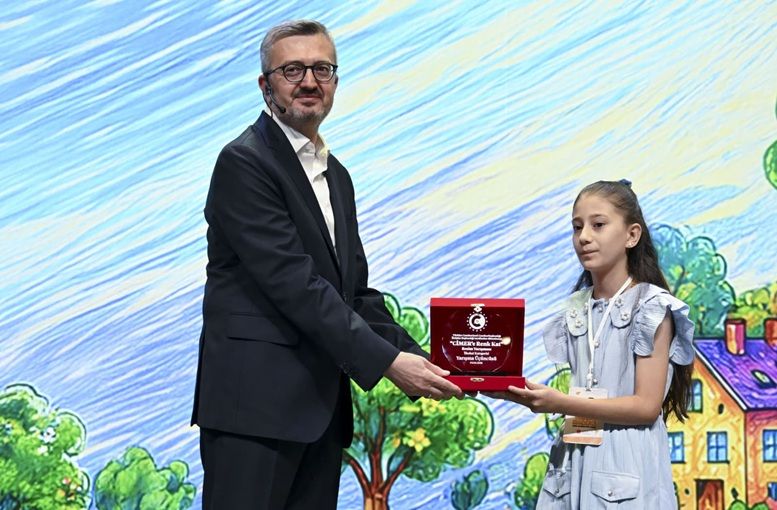Kahramanmaraşlı Öğrenci Esila Naz Andız, CİMER'e Renk Kat Resim Yarışması'nda Türkiye Üçüncüsü Oldu