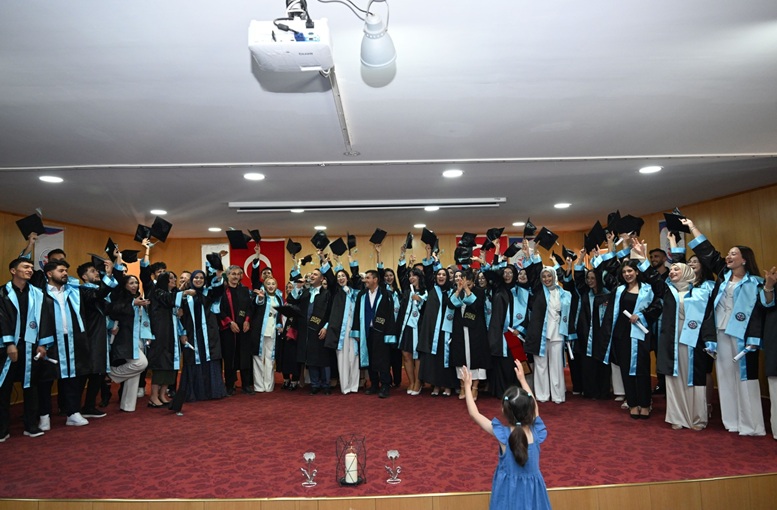 Afşin Sağlık Yüksekokulunda Mezuniyet Coşkusu