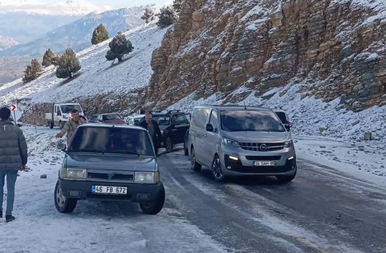 Bertiz–Kahramanmaraş Yolunda Buzlanma Ulaşımı Olumsuz Etkiledi