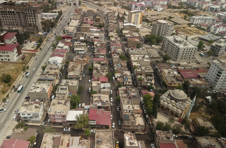 Büyükşehir’den, Dulkadiroğlu Menderes Mahallesi’nde Kesintisiz Asfalt Mesaisi