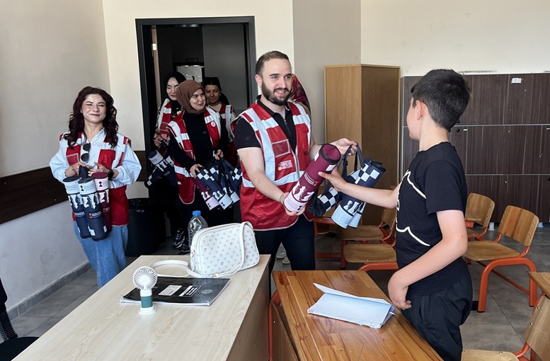 Büyükşehir’in Gençlik Meclisi Çocukların Neşesine Neşe Kattı