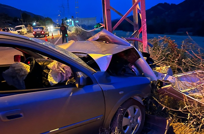 Kahramanmaraş'ta Feci Kaza: İki Otomobil Kafa Kafaya Çarpıştı, Yaralılar Var