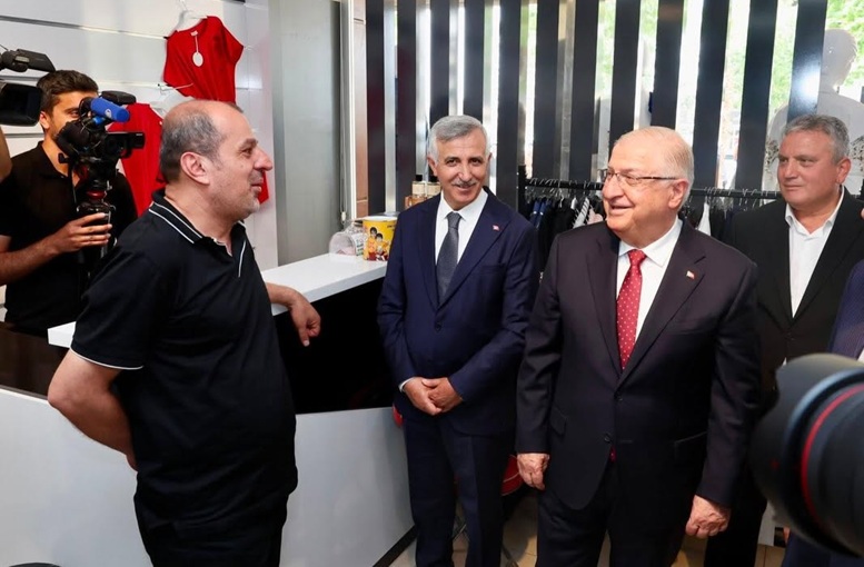 Milli Savunma Bakanı Yaşar Güler Kahramanmaraş'ta Esnafla Buluştu