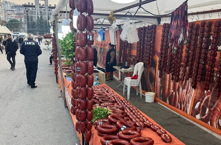 Onikişubat Belediyesi Zabıtası, 850 kilogram Tarihi Geçmiş 850 Sucuk Ele Geçirdi