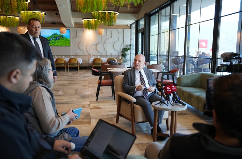 Ümit Özdağ: “Basının İktidardan Korkmadığı, İktidarın Basından Korktuğu Bir Türkiye Olmalı”